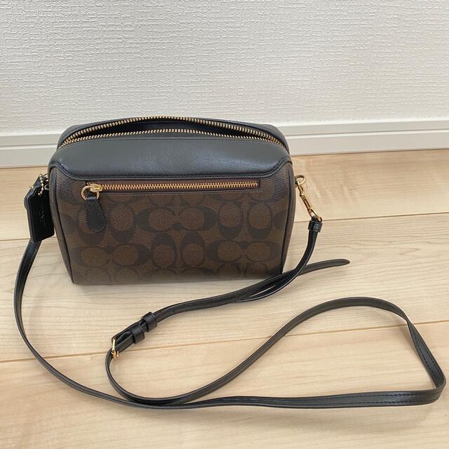 COACH(コーチ)のCOACH    F77879    ショルダーバック　ブラウンブラック レディースのバッグ(ショルダーバッグ)の商品写真