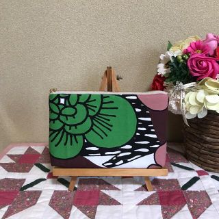 マリメッコ(marimekko)の【セール】マリメッコ  生地　ハンドメイド　ウネルマ 2cmマチ付きポーチ(ポーチ)