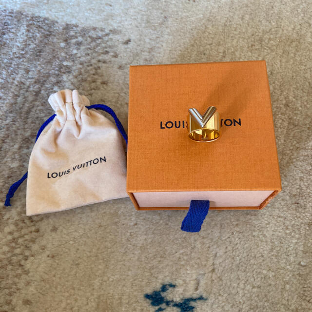 LOUIS VUITTON - ★ LOUIS VUITTON エセンシャルV リング ゴールド★の通販 by きなこ's shop｜ルイ