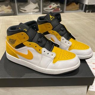 ナイキ(NIKE)のNIKE AIR JORDAN 1 MID "UNIVERSITY GOLD"(スニーカー)