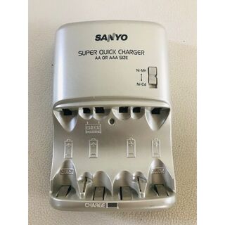 サンヨー(SANYO)のSANYO 急速充電器(ニッケル水素&ニッカド切り替え　単３&単４対応)(バッテリー/充電器)