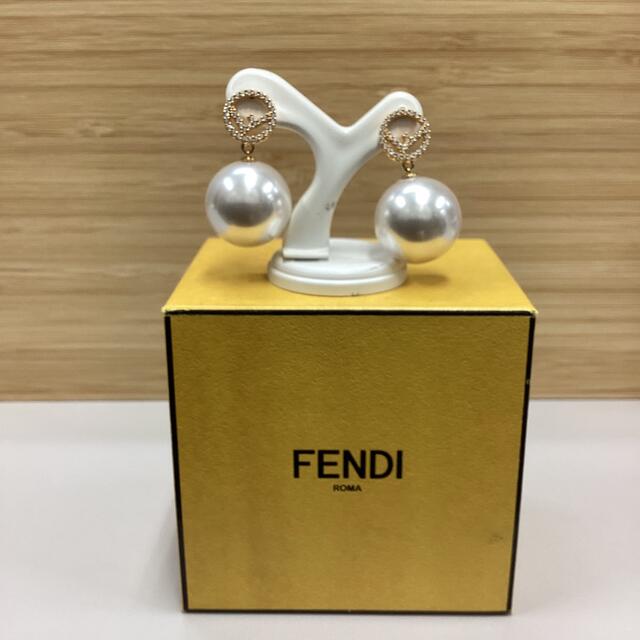 FENDI(フェンディ)のFENDI  エフイズ　フェンディ　イヤリング　ゴールドカラーピアス レディースのアクセサリー(ピアス)の商品写真