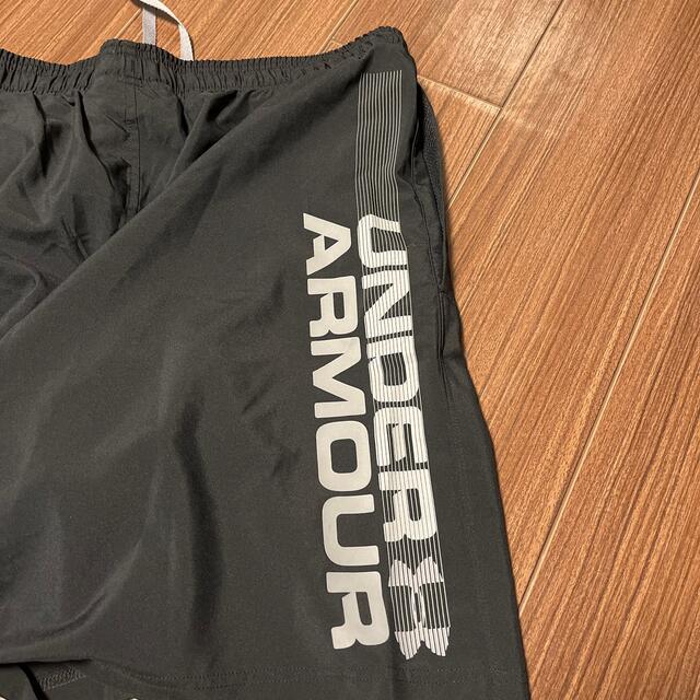 UNDER ARMOUR(アンダーアーマー)のUNDER ARMOR ハーフパンツXL スポーツ/アウトドアのトレーニング/エクササイズ(トレーニング用品)の商品写真