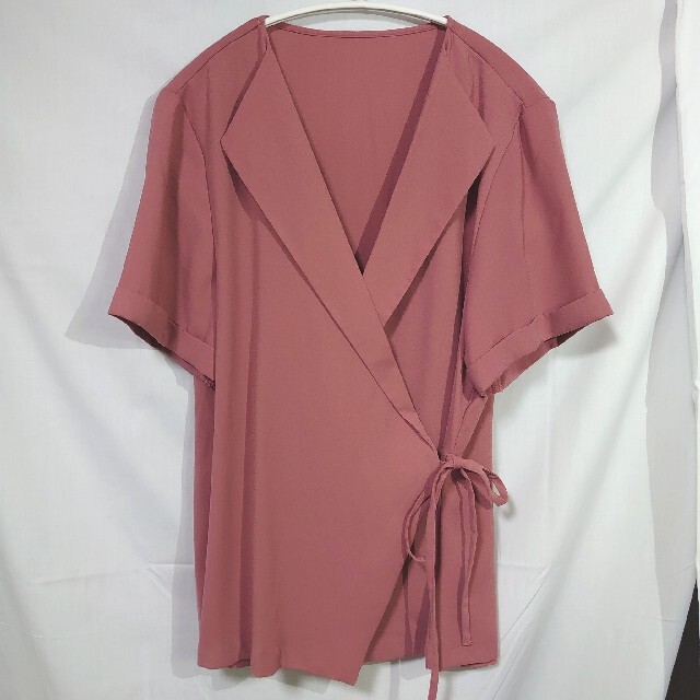 GU(ジーユー)の新品 未使用 GU ラップジャケットブラウス 半袖 XL くすみピンク レディースのトップス(シャツ/ブラウス(半袖/袖なし))の商品写真