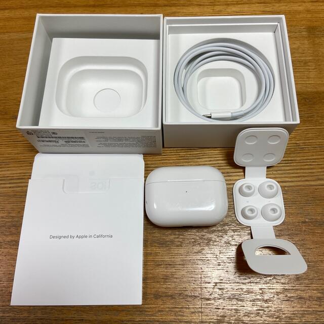 Apple(アップル)のApple AirPods  Pro エアーポッズ　充電ケース（イヤホンなし） スマホ/家電/カメラのオーディオ機器(ヘッドフォン/イヤフォン)の商品写真