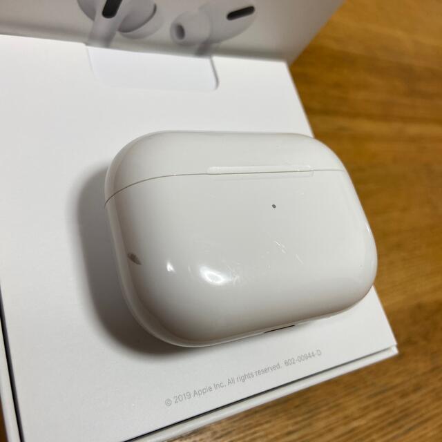 Apple(アップル)のApple AirPods  Pro エアーポッズ　充電ケース（イヤホンなし） スマホ/家電/カメラのオーディオ機器(ヘッドフォン/イヤフォン)の商品写真