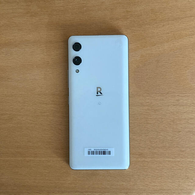 Rakuten(ラクテン)のRakuten Hand P710 スマホ/家電/カメラのスマートフォン/携帯電話(スマートフォン本体)の商品写真