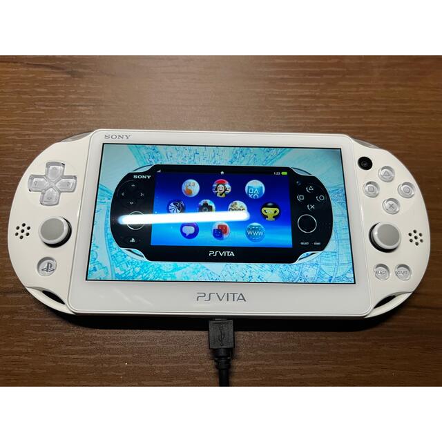 PlayStation Vita(プレイステーションヴィータ)のSONY PlayStationVITA 本体  PCH-2000 ZA12 エンタメ/ホビーのゲームソフト/ゲーム機本体(携帯用ゲーム機本体)の商品写真