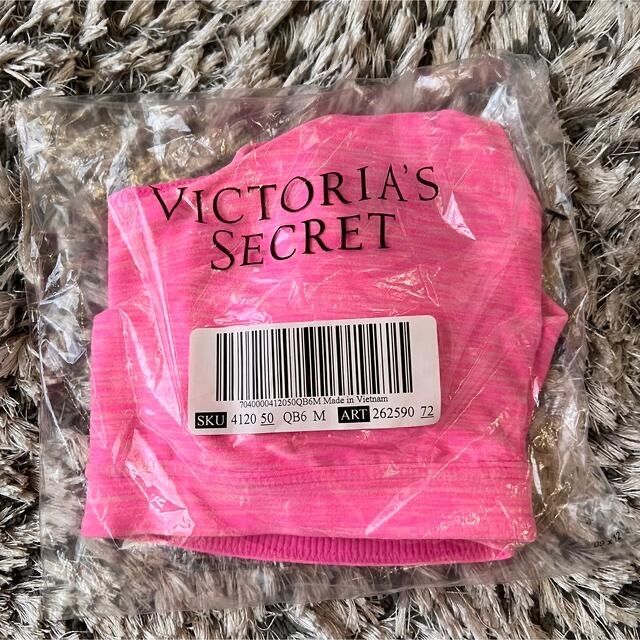 Victoria's Secret(ヴィクトリアズシークレット)の【新品】victoria's secret ヨガウェア　スポーツ　ブラトップ　M スポーツ/アウトドアのランニング(ウェア)の商品写真