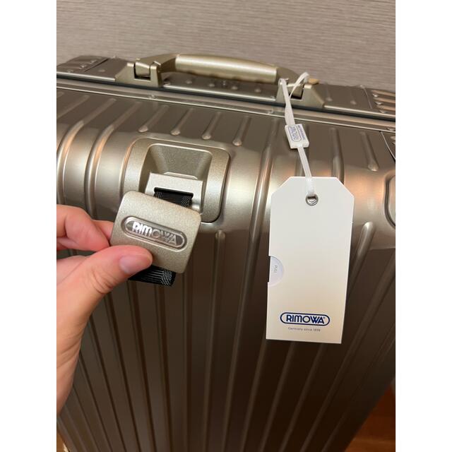 RIMOWA(リモワ)の新品未使用　RIMOWA リモワ トパーズ　シャンパンゴールド　67L メンズのバッグ(トラベルバッグ/スーツケース)の商品写真