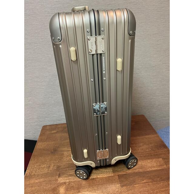 RIMOWA(リモワ)の新品未使用　RIMOWA リモワ トパーズ　シャンパンゴールド　67L メンズのバッグ(トラベルバッグ/スーツケース)の商品写真