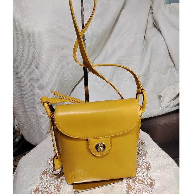 Marie Claire(マリクレール)のマリ・クレール、黄色ショルダーバッグ レディースのバッグ(ショルダーバッグ)の商品写真