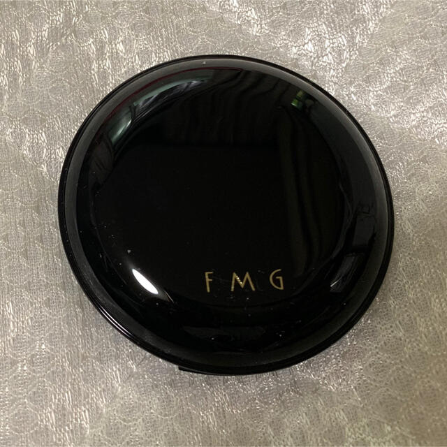 AVON(エイボン)のエイボン  エフエムジー ＦＭＧ フェイスカラー コンパクト コスメ/美容のベースメイク/化粧品(チーク)の商品写真