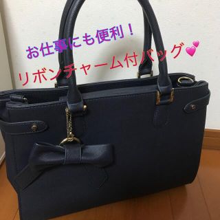 ハニーズ(HONEYS)の【2WAY&A4サイズ】🎀リボンチャーム付バッグ🎀(ハンドバッグ)