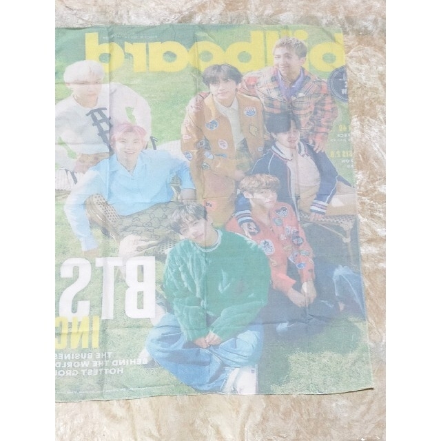 防弾少年団(BTS)(ボウダンショウネンダン)のBTS 　billboardタペストリー　　約95×75cm エンタメ/ホビーの美術品/アンティーク(絵画/タペストリー)の商品写真