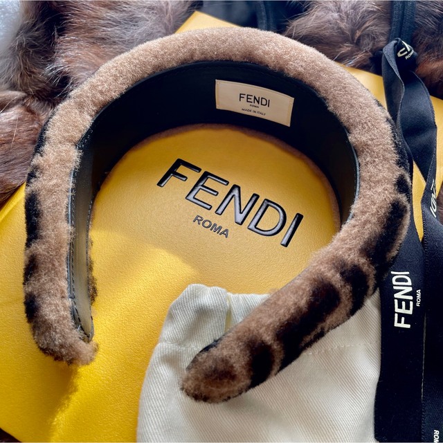 【これからの季節に】FENDI   フェンディ　ファー　カチューシャ