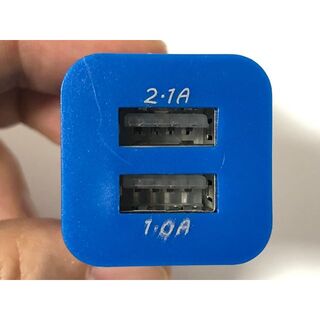 USB２ポート充電器（ブルー）(バッテリー/充電器)