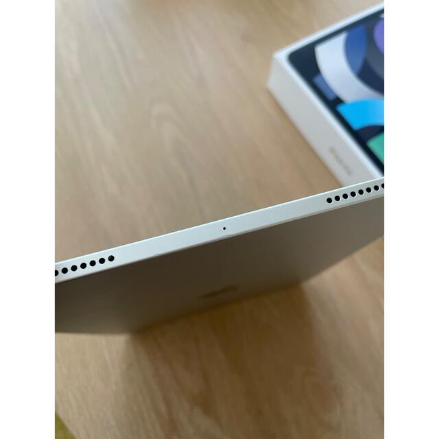 Apple(アップル)のシルバー iPadAir4 64GB wifi 第4世代　自宅使用のみ スマホ/家電/カメラのPC/タブレット(タブレット)の商品写真