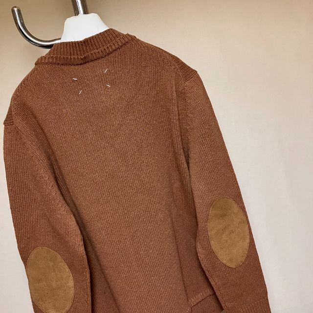 Maison Martin Margiela(マルタンマルジェラ)の新品 M マルジェラ 21aw エルボーパッチニット セーター  2976 メンズのトップス(ニット/セーター)の商品写真