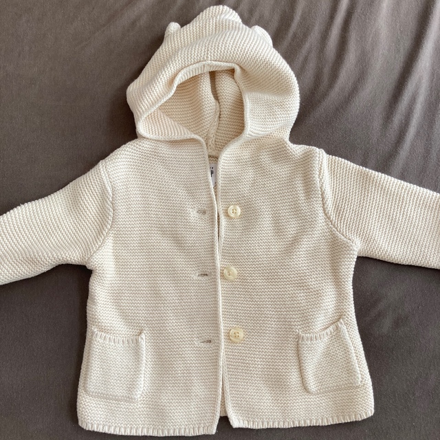 babyGAP(ベビーギャップ)のギャップ　くま耳カーディガン キッズ/ベビー/マタニティのベビー服(~85cm)(カーディガン/ボレロ)の商品写真