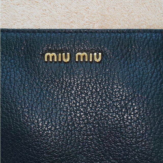 miumiu(ミュウミュウ)のMIU MIU     ポーチ   ほぼ未使用！ レディースのファッション小物(ポーチ)の商品写真