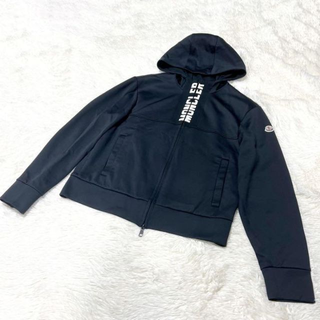 MONCLER(モンクレール)のモンクレール ラバーロゴ ワッペン付 ジップパーカー 19-20AW メンズのトップス(パーカー)の商品写真