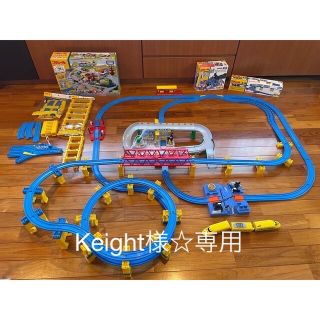 タカラトミー(Takara Tomy)のプラレール大量☆カンカン踏切セット☆鉄橋☆橋脚☆サウンド踏切☆まがレール☆(電車のおもちゃ/車)