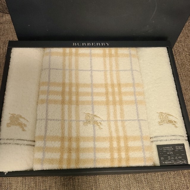 BURBERRY(バーバリー)のバーバリー　BURBERRY　タオル　タオルセット インテリア/住まい/日用品の日用品/生活雑貨/旅行(タオル/バス用品)の商品写真