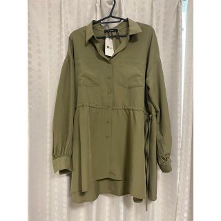 ダブルクローゼット(w closet)のw closet カーキ ブラウス(シャツ/ブラウス(長袖/七分))