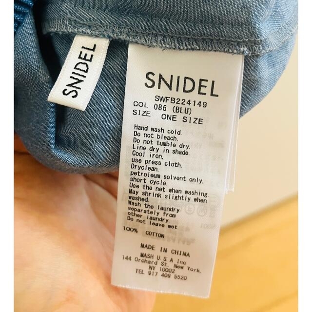 SNIDEL(スナイデル)の今期22AW🌟スナイデル ボウタイノースリブラウス ブルー レディースのトップス(シャツ/ブラウス(半袖/袖なし))の商品写真