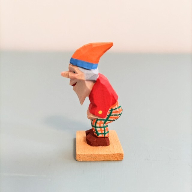 オレンジ帽子のドワーフ　ミニチュア　ドイツ工芸品　木製　エミール・ヘルビッヒ工房