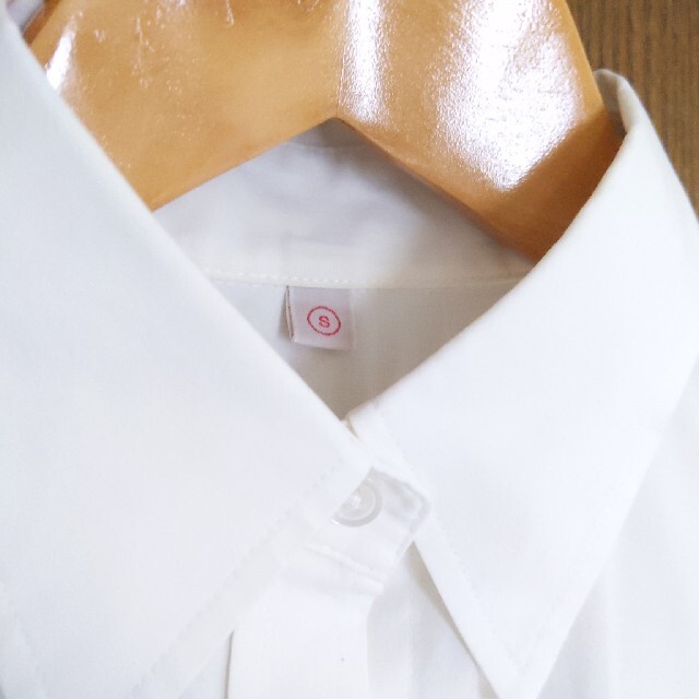 UNIQLO(ユニクロ)のユニクロ　ワイシャツ　スーツ レディースのトップス(シャツ/ブラウス(長袖/七分))の商品写真