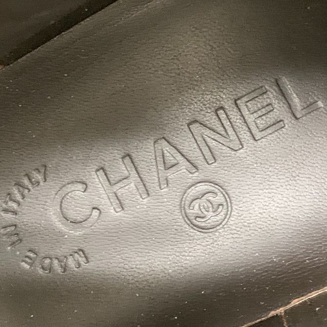 CHANEL(シャネル)の4854 シャネル レザー ツイード ココマーク ベルト ショートブーツ レディースの靴/シューズ(ブーツ)の商品写真