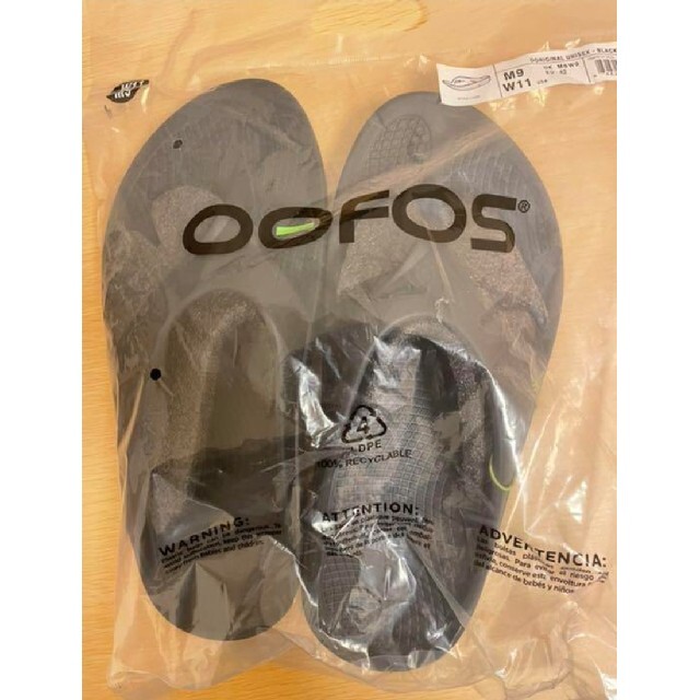 OOFOS(ウーフォス)のラスト1点 新品未使用 OOFOS OOriginal ブラック 27cm メンズの靴/シューズ(サンダル)の商品写真