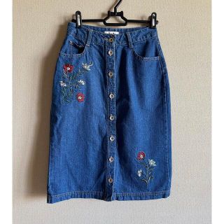 フリーズマート(FREE'S MART)のFREE'S MART フリーズマート★花柄刺繍★デニムスカートS(ひざ丈スカート)