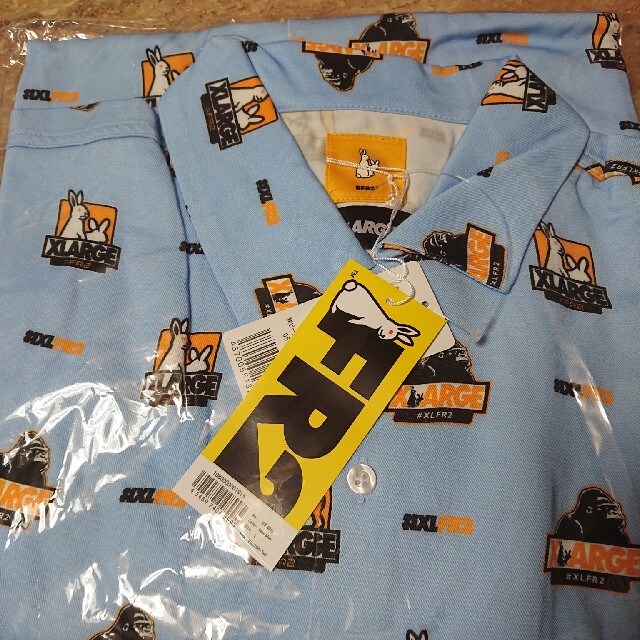 XLARGE(エクストララージ)のXLARGE × #FR2 lcon Pattem Shirt サックスブルーL メンズのトップス(Tシャツ/カットソー(半袖/袖なし))の商品写真