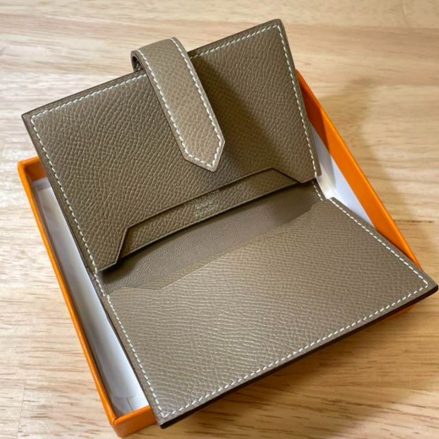 HERMES ベアン カードケース エトゥープ ミニ財布 未使用の新品です