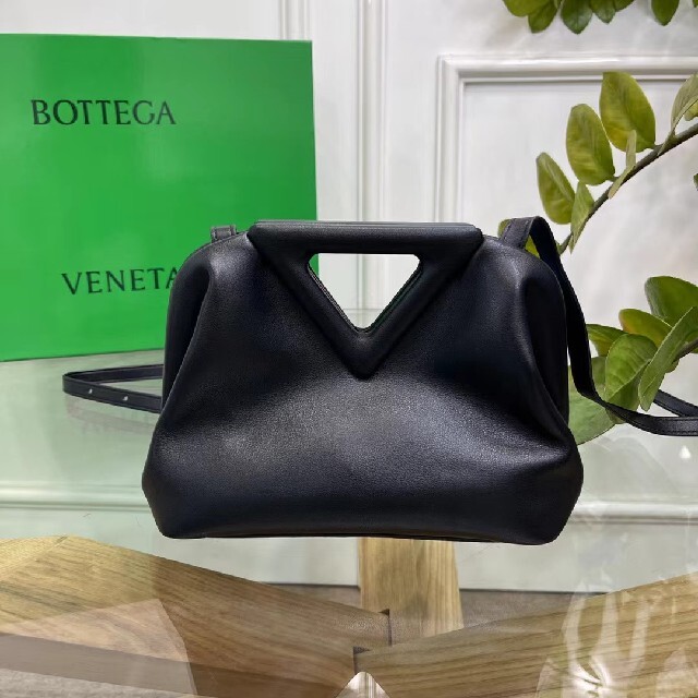 Bottega Veneta - 新品 Bottega Veneta ザ•ポイント ショルダークラッチバッグ