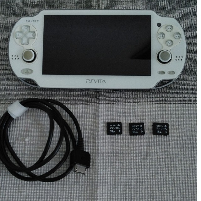 PSVita PCH-1000本体　クリスタルホワイトエンタメ/ホビー