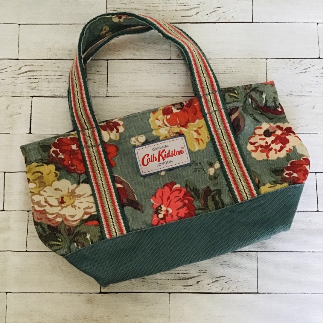 Cath Kidston(キャスキッドソン)の★キャス・キッドソン＊花柄台形トートバッグ/グリーン系★ レディースのバッグ(トートバッグ)の商品写真