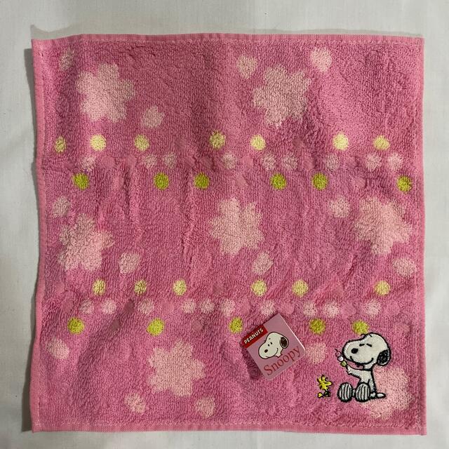 SNOOPY(スヌーピー)のスヌーピー　タオルハンカチ　未使用品　ピンク　桜　#2222 レディースのファッション小物(ハンカチ)の商品写真