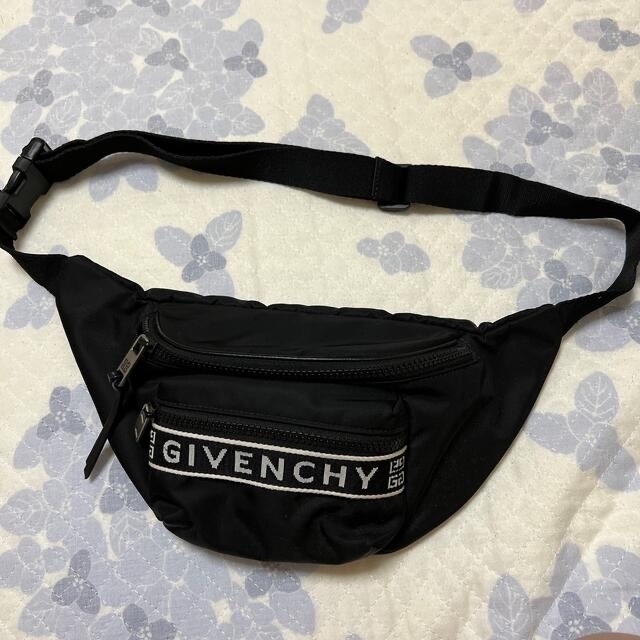 GIVENCHY ボディーバック