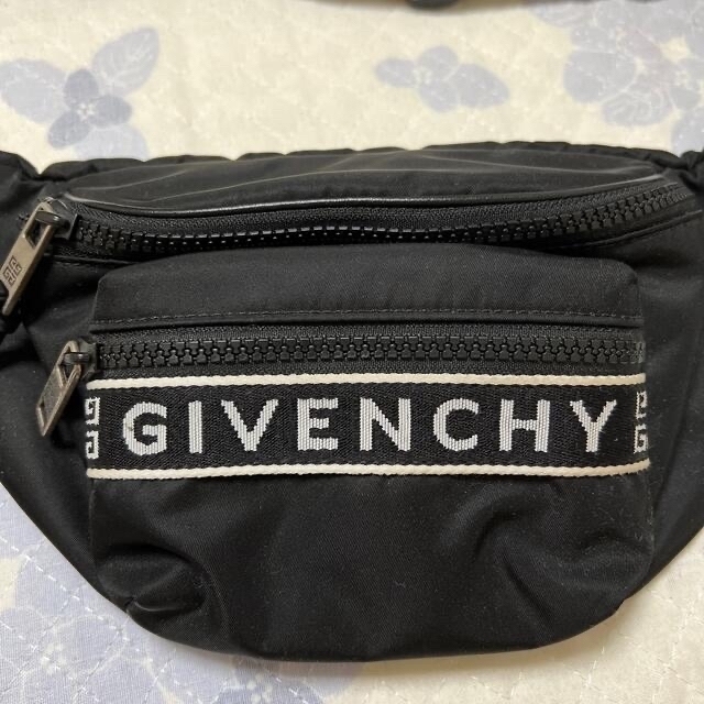 GIVENCHY ボディーバック