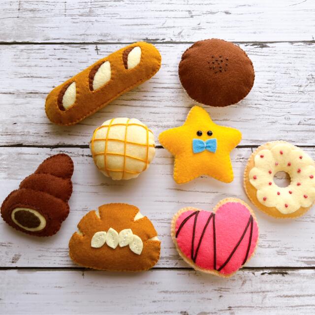 ご予約品】 フェルトのパンとドーナツ☆フェルトままごと おもちゃ+