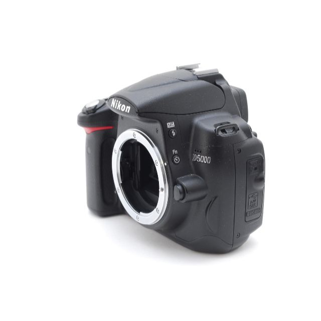 Nikon D5000 デジタルカメラ + AF-S 18-55mm レンズ 1