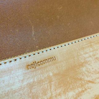 送料込・まとめ買い nejicommu by Sayuri Fujii ヌメ革 サコッシュ