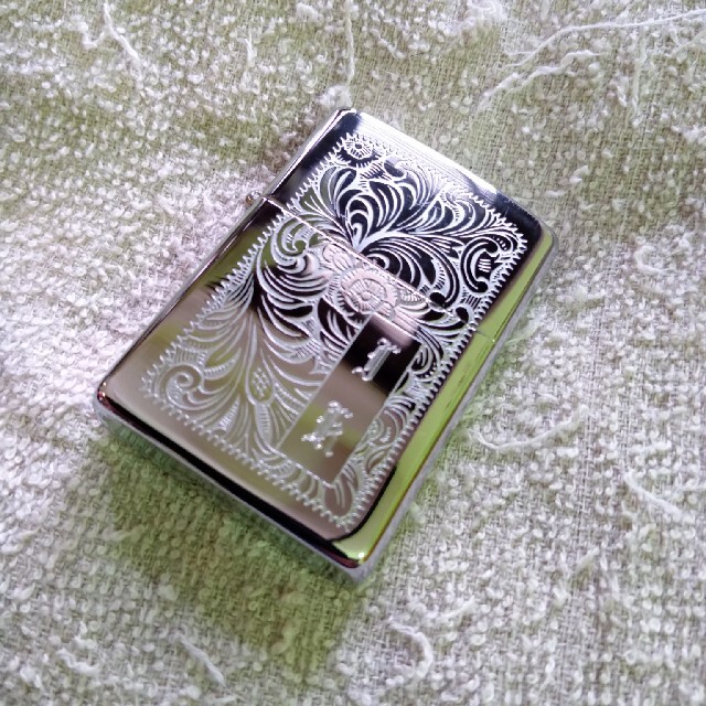 ZIPPO(ジッポー)のジッポ 唐草模様 1988年 ZIPPO 未使用 イニシャル メンズのファッション小物(タバコグッズ)の商品写真