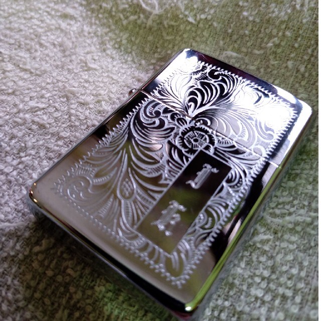 ZIPPO(ジッポー)のジッポ 唐草模様 1988年 ZIPPO 未使用 イニシャル メンズのファッション小物(タバコグッズ)の商品写真