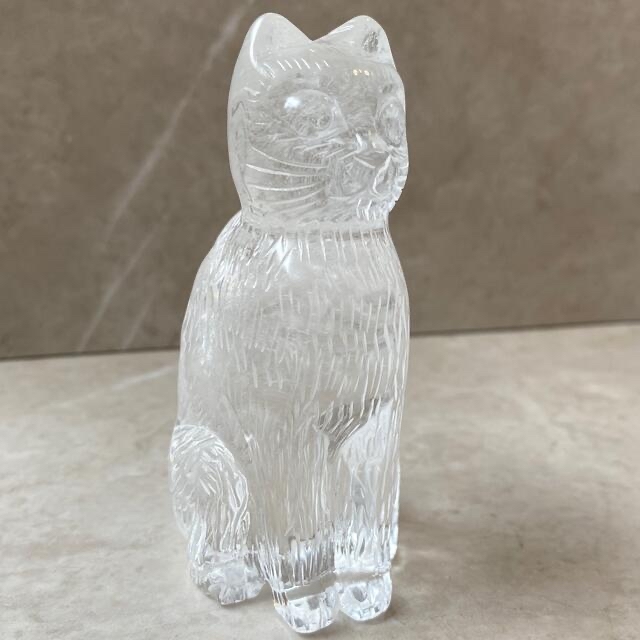 クリアクォーツ 水晶 猫 手彫り 1点物の通販 by ＋1114｜ラクマ