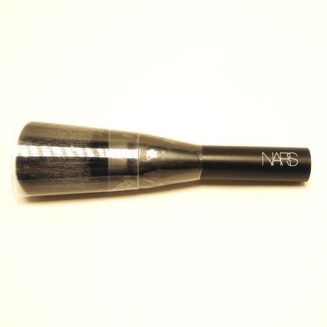 NARS(ナーズ)のNARS ブラッシュブラシ　特製サイズ コスメ/美容のメイク道具/ケアグッズ(チーク/フェイスブラシ)の商品写真